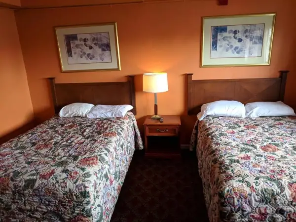 Skylark Motel 10